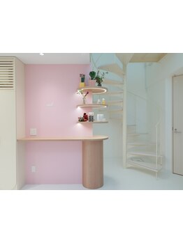 【三軒茶屋駅南口】一人のスタイリストが最後まで担当するマンツーマンサロンで“新しい私に出会える”