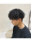 波巻きパーマ　刈り上げセンターパートブルーブラック