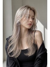 Mimiでは、ケアをしながらブリーチ施術をする為、綺麗な髪の毛のままハイトーンやデザイン系が可能です♪