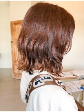 バショ(ba sho) 外ハネミディ×オレンジベージュ 似合わせカット