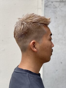 モノコウベ(MONO KOBE) 夏男ハイトーンかっこいいフェードモヒカンブロンド