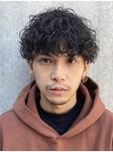 センターパートスパイラルパーマツーブロック刈り上げメンズヘア