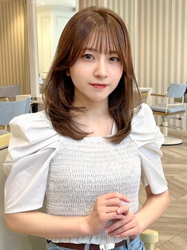 ニューヨークニューヨーク なんば道頓堀店(NYNY) ひし形シルエット　ミディアムレイヤーカット　アースベージュ