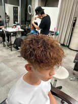 イーラ(era) ブラウンバロックパーマ/メンズ/刈り上げ/眉毛/ツイスト