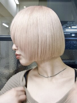 ラック 表参道(LUCK) ペールピンク/ミニボブ/ツヤ髪スタイル/ホワイトブロンド