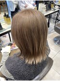 ベージュ