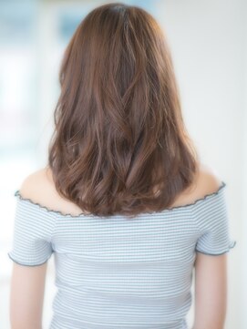 ヴィアラ 自由が丘(VIALA) 【VIALA 自由が丘】ミディアム×ウェーブ