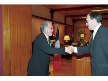 2001年、創業者 高橋孝がフランス国家功労勲章「シュバリエ」を受章