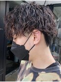 センターパートツイストスパイラルパーマメンズマッシュパーマ