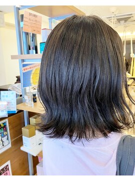 コルテ(Corte) ブルーアッシュ×外ハネミディ♪