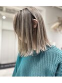 切りっぱなしボブにバレイヤージュカラー