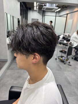 ゼロ 渋谷(XeRo) 立体的センターパート