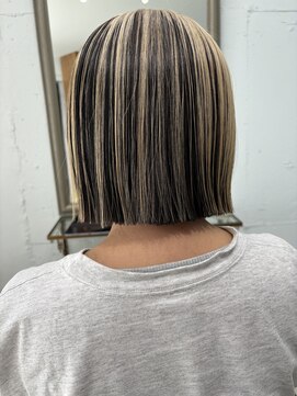 ピッポ(PIPPO) 切りっぱなしボブ×アウターカラー