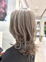 ピークアブー アヴェダ ギンザシックス(PEEK-A-BOO AVEDA GINZASIX) フェイスレイヤー くびれヘア ハイライト シルバーベージュ 