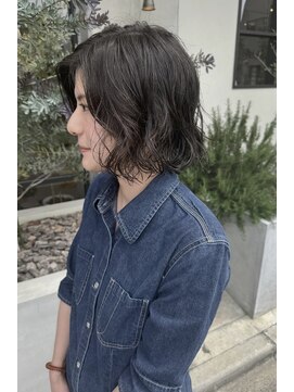 リベラル(liberal) 抜け感ウェーブボブ　ラフパーマ 【30代/40代/50代】