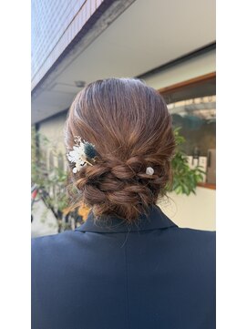 ヘアーラボ ハチ(HAIR LABO HACHI) 編みこみシニヨン