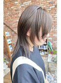 オリーブベージュ