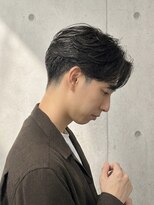 オグジュアリー 表参道(aux.)&nbsp;【清潔感と好印象を両立】黒髪センターパート×毛流れパーマ