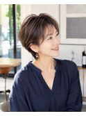 50代60代大人美人ひし形ショートレイヤー艶感小顔若見えヘア