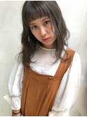 こっくりベージュのロングエアリースタイル