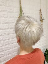 アッシュ 高幡不動店(Ash)&nbsp;【Ash高幡不動店×山崎】ホワイトシルバー