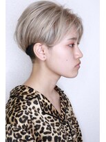 ヘアーサロン ビー(hair salon b.)&nbsp;ブリーチ ブロンド 金髪　外国人風　ショート　アッシュ