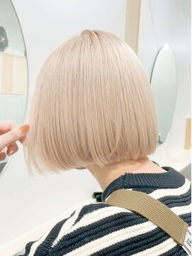 テン 栄店(tenn) ぶつ切りボブ/ホワイトベージュ/イルミナカラー【kuroda】