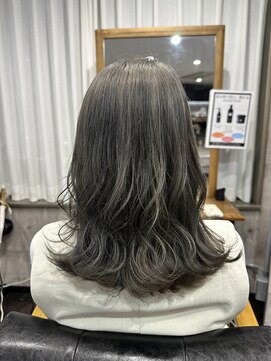 トゥーミー(to mee) 【外国人風】ブリーチ1回×トープグレージュ【小松】