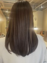 シリ アンド ブラント(siri and brunt)&nbsp;透明感明るめベージュ×顔まわりレイヤーロングヘア