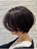 大人女性にもおすすめのくびれるショートボブ