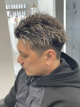 レボ(Revo) ホワイトメッシュ×ツイストパーマ