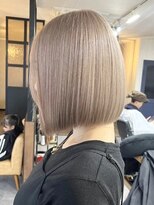 アイリス(IRIS) 大人シアーベージュミニウルフボブミディアムレイヤー