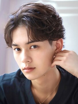 オーシャントーキョー サニー 原宿(OCEAN TOKYO Sunny) フェザーパーマセンターパートニュアンスパーマ韓国マッシュ黒髪