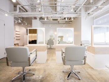 エンタク 新宿三丁目店(enntaku)の写真/毎月通える価格×マンツーマン 丁寧な施術で理想のスタイルに[新宿駅/新宿三丁目/縮毛矯正/酸性ストレート]