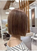 切りっぱなしボブ　ブルーブラック　ブリーチカラー　暗髪