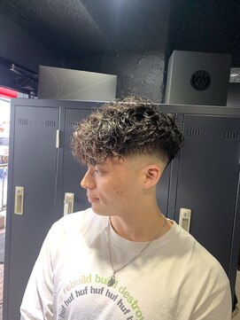 スペインカール×フェード×スキンフェード×men's×スパイラル