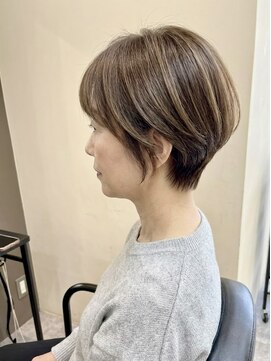 バッカ 横浜桜木町店(BACCA) 40代からの丸みショートボブ｜白髪ぼかしで上品ツヤ髪