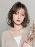 【フェミニン20代】アッシュベージュの外ハネレイヤーボブ