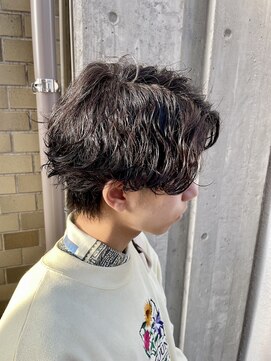 アマネク(AMANEQ by THISCOVER.) センターパート×波巻きパーマ