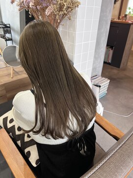 ティティ(TiTi) 透け感ベージュカラー[TiTi_福田りの]