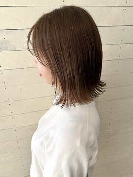 ルノン シェリー(LUNON cheliy) 肩下外ハネ/切りっぱなしボブ/ベージュ