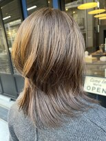 バジオットエイチ(BUZZIoT h)&nbsp;【脱白髪染めハイライト】白髪率10～20％　ウルフ