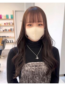 ジゼラ(GISELA) パッツン前髪 おくれ毛 レイヤーカット 透明感カラー