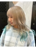 ヴァイス 渋谷店(VAICE)&nbsp;ホワイトベージュにスカイブルーの裾カラー/推しカラー