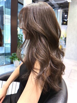 シティ(CITY) レイヤーカット 顔まわりカット 色気ヘア オリーブカラー