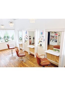 「美容室に行くのが緊張する…」そんな方にぴったり！緊張を忘れてリラックスできる『もう一つのHOME』へ。