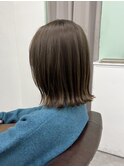 切りっぱなしの外ハネボブ/オリーブグレージュカラー