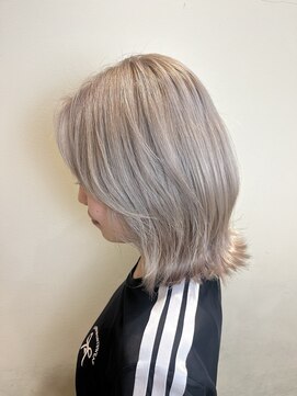 ホワイトミルクティー/ブリーチ/ダブルカラー/ペールカラー