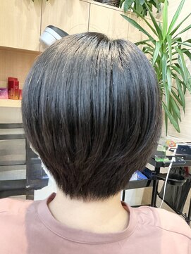 ウイバイファースト(u'i by first) 首元すっきり♪大人美人ショートボブ