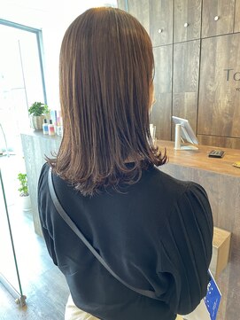 トルヴェ(Toruve) ◇ミディアムストレートスタイル　パツンミディアムボブ